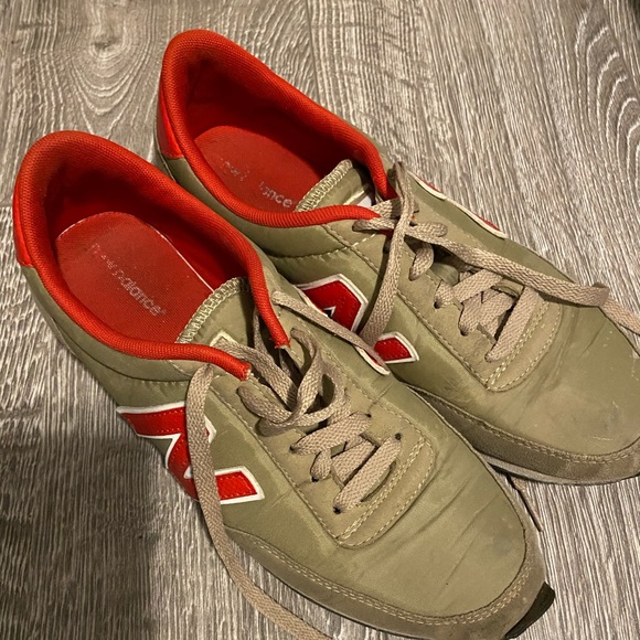 NEW BALANCE RUNNING SHOES - Picture 1 of 1